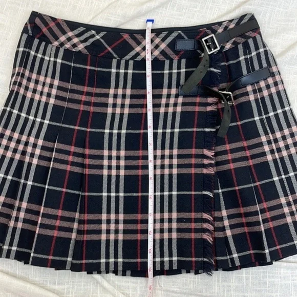AUTHENTIC Burberry Vintage Iconic Check Fringe Wrap Mini Skirt in Black& Red - Picture 9 of 9
